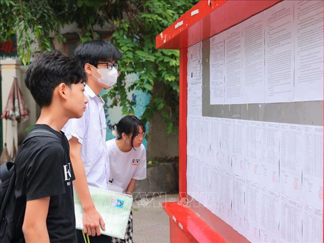 Sáng nay (6/6), thí sinh Hà Nội làm thủ tục dự thi vào lớp 10 THPT năm 2025-2026 - ảnh 1