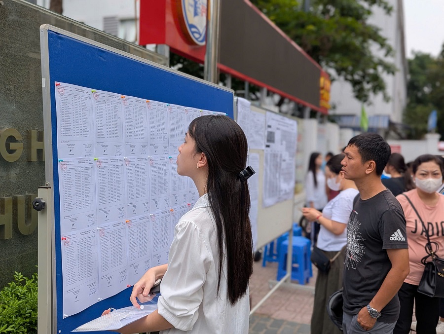 Sáng nay (6/6), thí sinh Hà Nội làm thủ tục dự thi vào lớp 10 THPT năm 2025-2026 - ảnh 2
