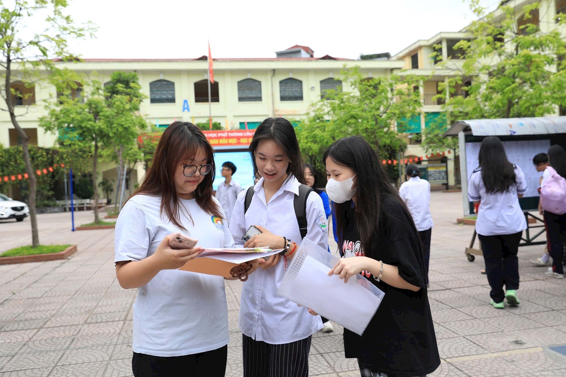Hôm nay, thí sinh Hà Nội chính thức bước vào kỳ thi lớp 10 THPT năm học 2025-2026 - ảnh 5