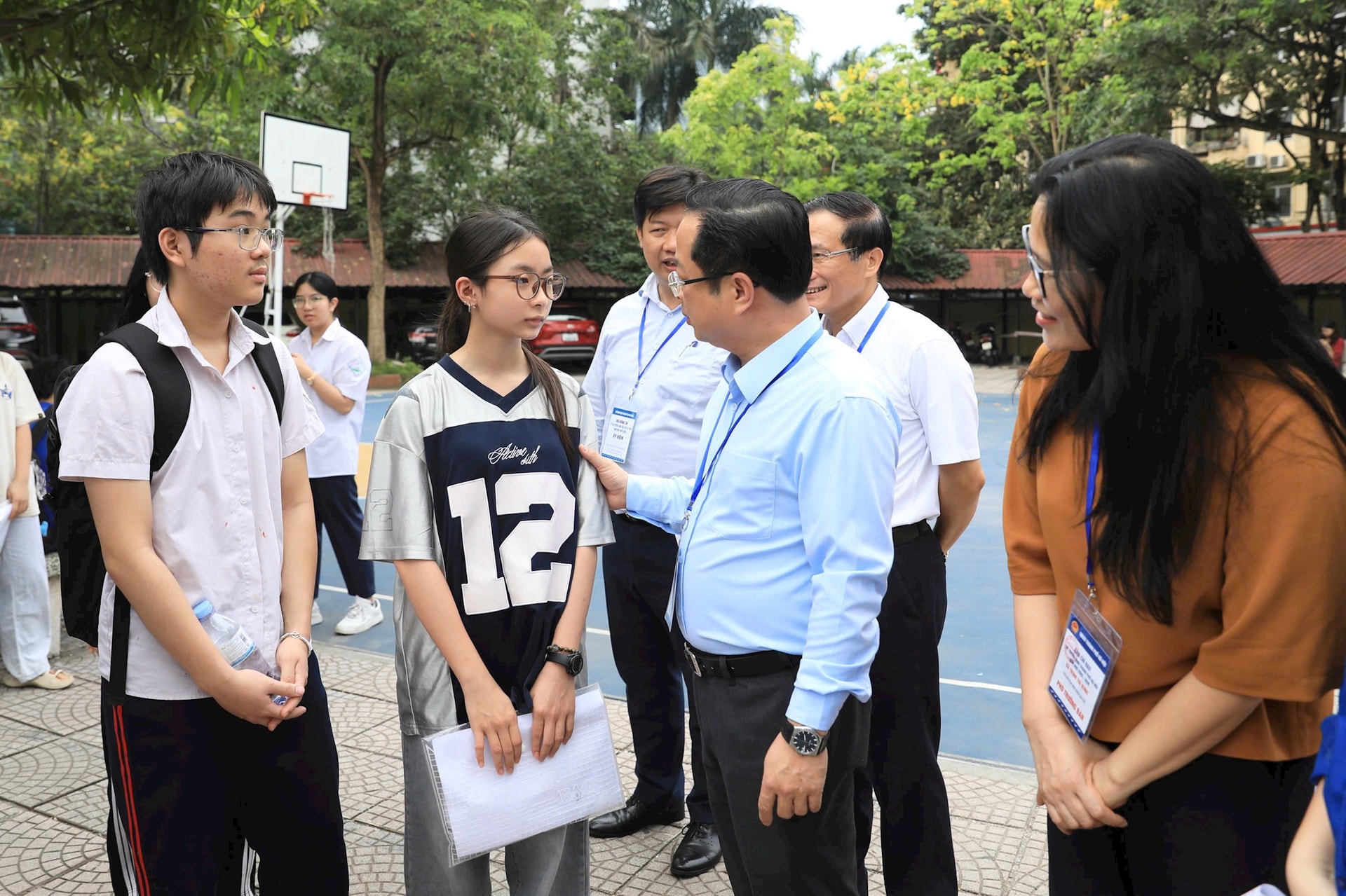 Hôm nay, thí sinh Hà Nội chính thức bước vào kỳ thi lớp 10 THPT năm học 2025-2026 - ảnh 4