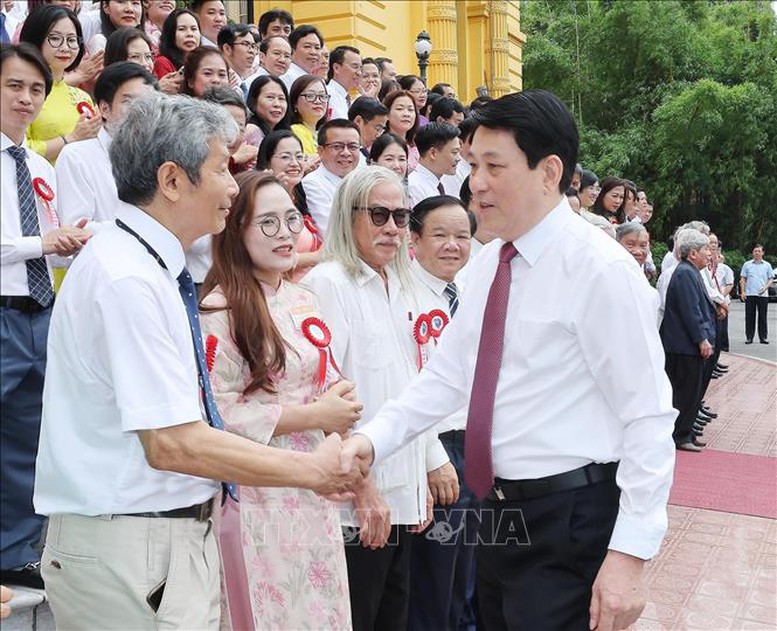 Chủ tịch nước: Báo chí phải luôn là người đồng hành tỉnh táo và tin cậy cùng đất nước bước vào kỷ nguyên mới - ảnh 1