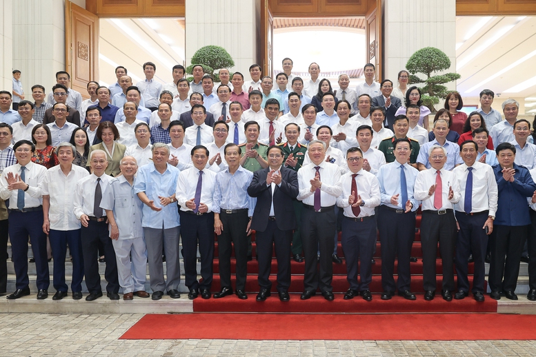 Thủ tướng: Báo chí cách mạng tiếp tục phát huy truyền thống trăm năm với 'tâm sáng - lòng trong - bút sắc' - ảnh 7