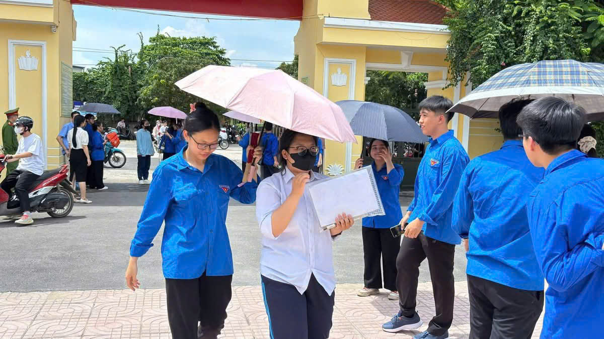 Hơn 8.000 tình nguyện viên Thủ đô tiếp sức mùa thi tốt nghiệp THPT năm 2025 - ảnh 3