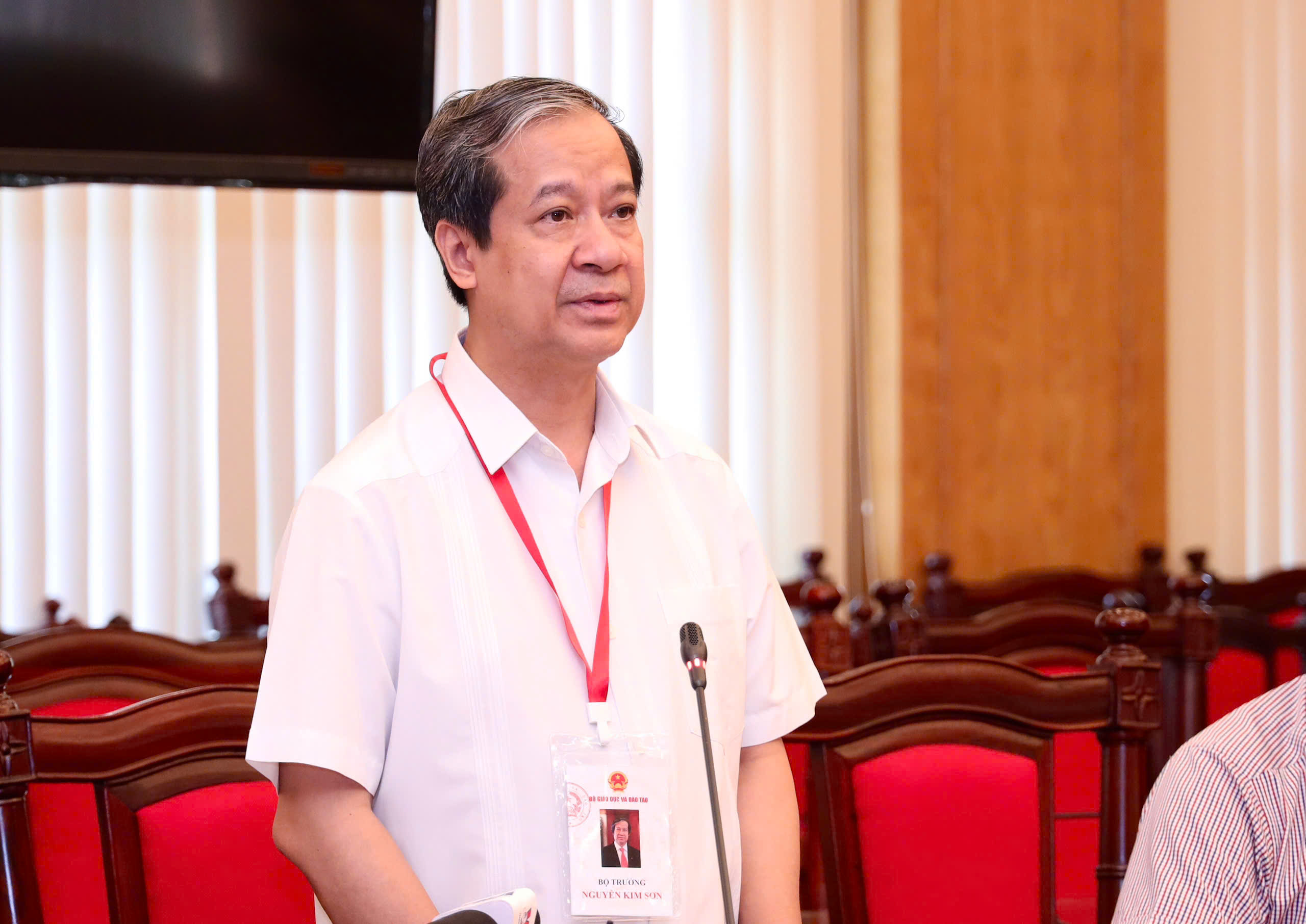 Bộ trưởng Nguyễn Kim Sơn động viên thí sinh, cán bộ làm thi tốt nghiệp THPT 2025 - ảnh 7