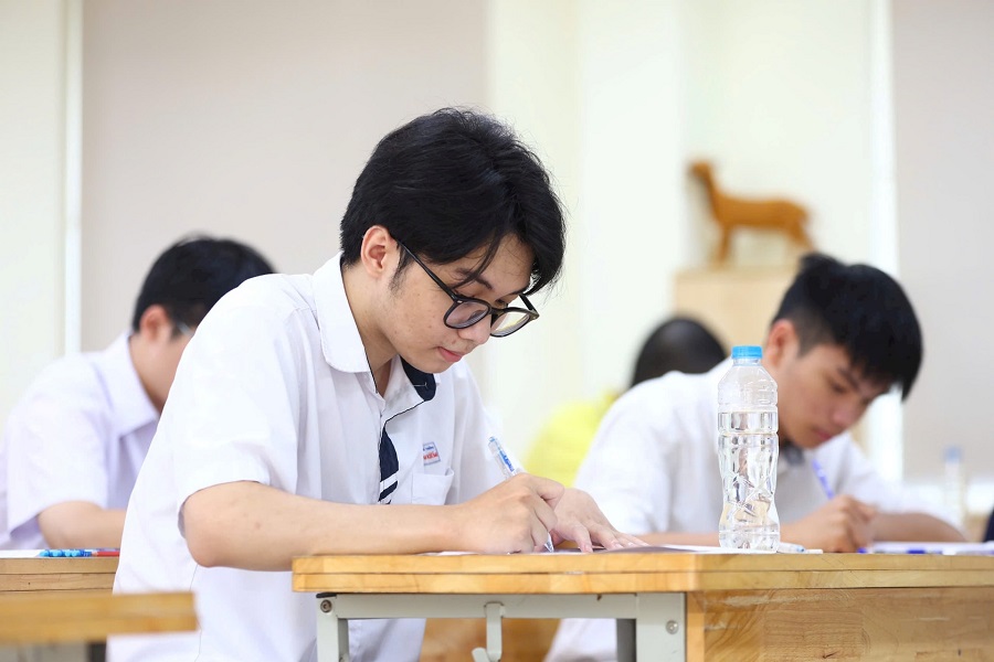 Cả nước có 5 thí sinh bị đình chỉ trong buổi thi sáng 27/6 - ảnh 1