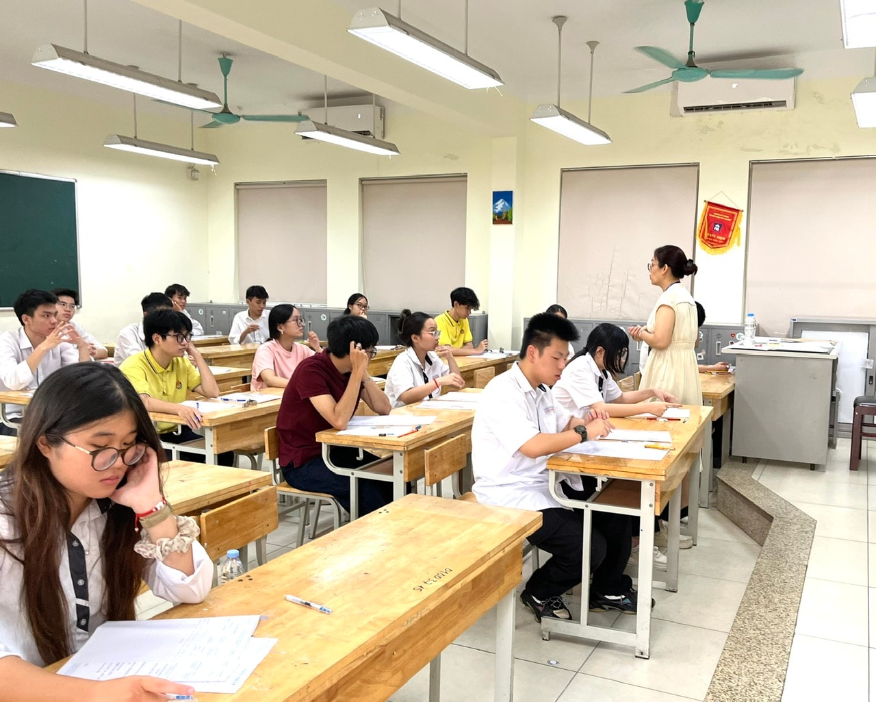 Kết thúc ngày thi đầu tiên, 15 thí sinh bị đình chỉ thi - ảnh 1