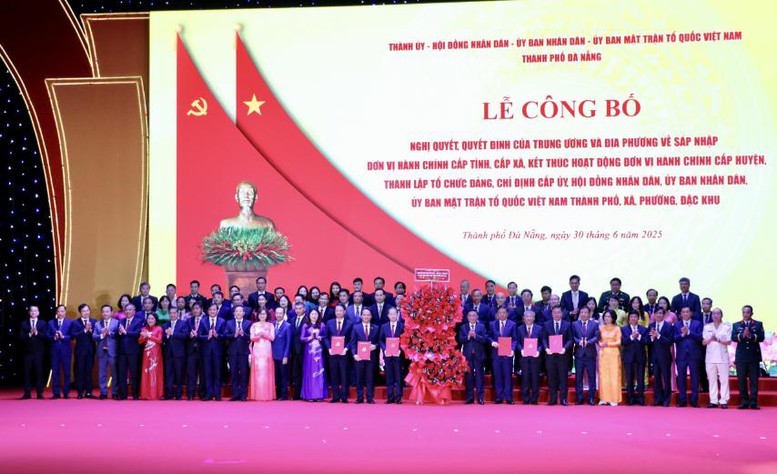 Công bố nghị quyết, quyết định sáp nhập đơn vị hành chính, chỉ định nhân sự trên cả nước - ảnh 6