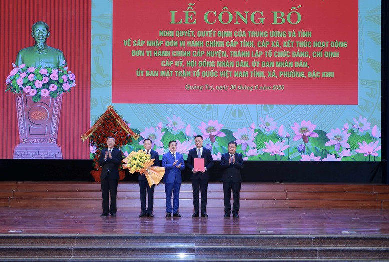 Công bố nghị quyết, quyết định sáp nhập đơn vị hành chính, chỉ định nhân sự trên cả nước - ảnh 8