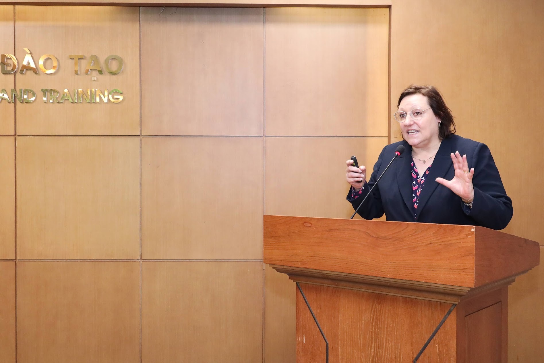 Đưa tiếng Anh thành ngôn ngữ thứ hai trong trường học - ảnh 4