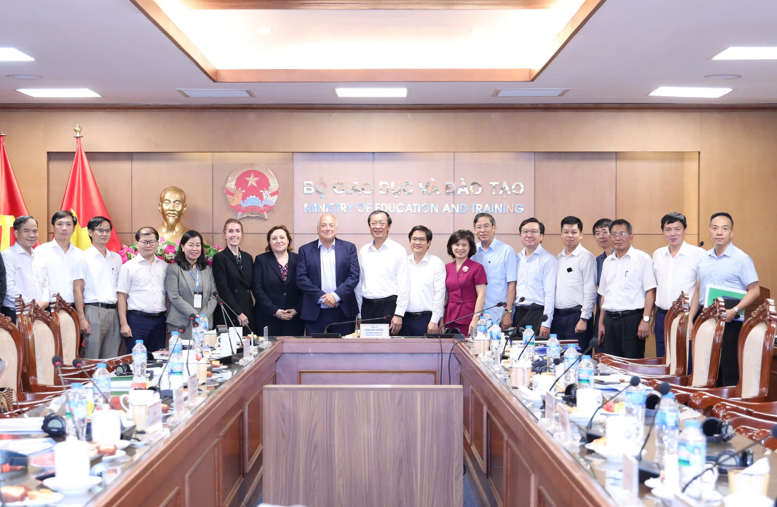 Đưa tiếng Anh thành ngôn ngữ thứ hai trong trường học - ảnh 8