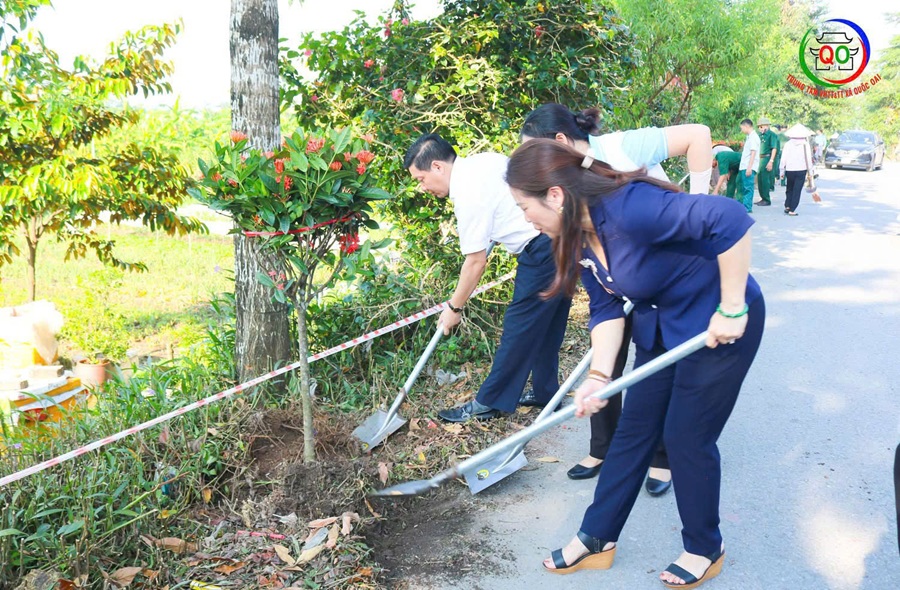 Xã Quốc Oai: Đồng loạt ra quân tổng vệ sinh môi trường - ảnh 28