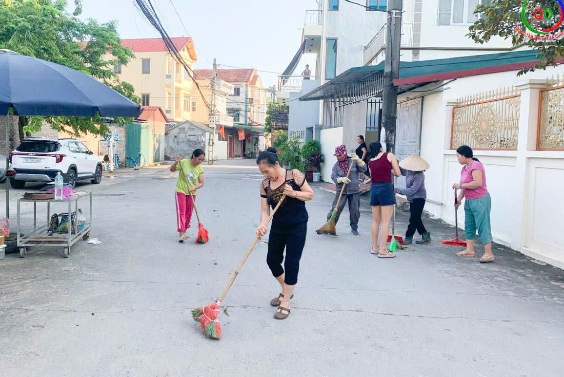 Xã Quốc Oai: Đồng loạt ra quân tổng vệ sinh môi trường - ảnh 23
