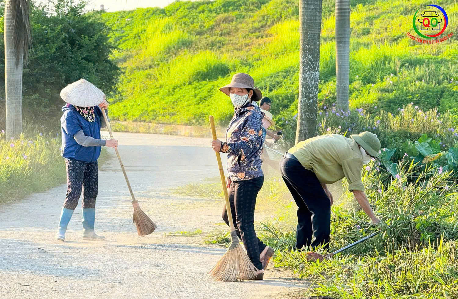Xã Quốc Oai: Đồng loạt ra quân tổng vệ sinh môi trường - ảnh 19
