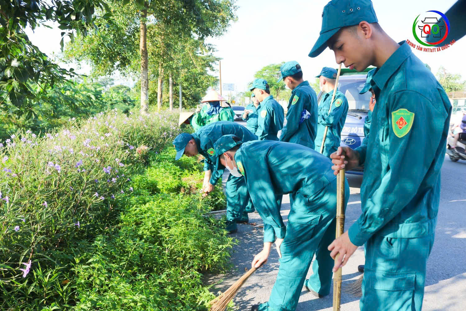 Xã Quốc Oai: Đồng loạt ra quân tổng vệ sinh môi trường - ảnh 17