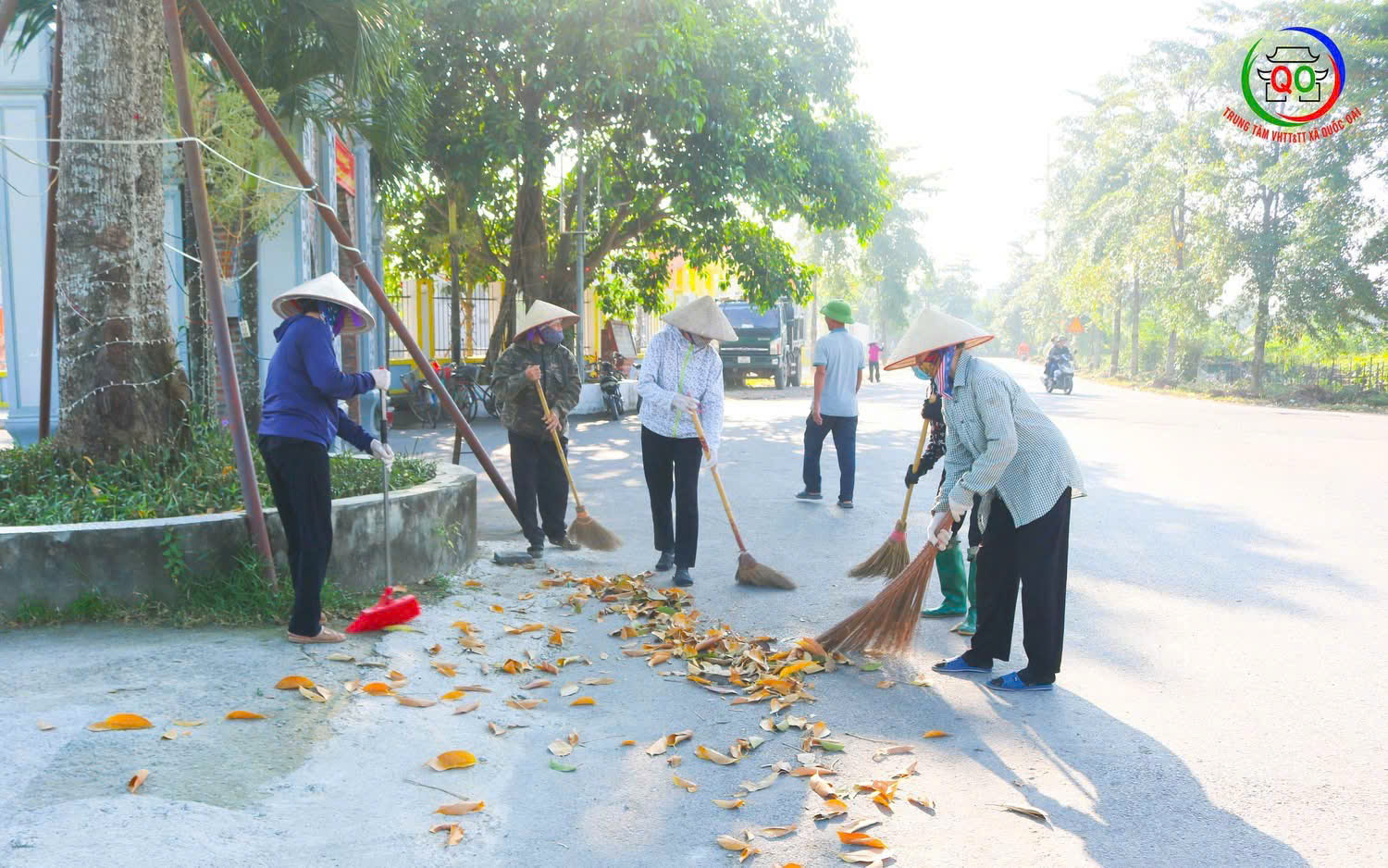 Xã Quốc Oai: Đồng loạt ra quân tổng vệ sinh môi trường - ảnh 16