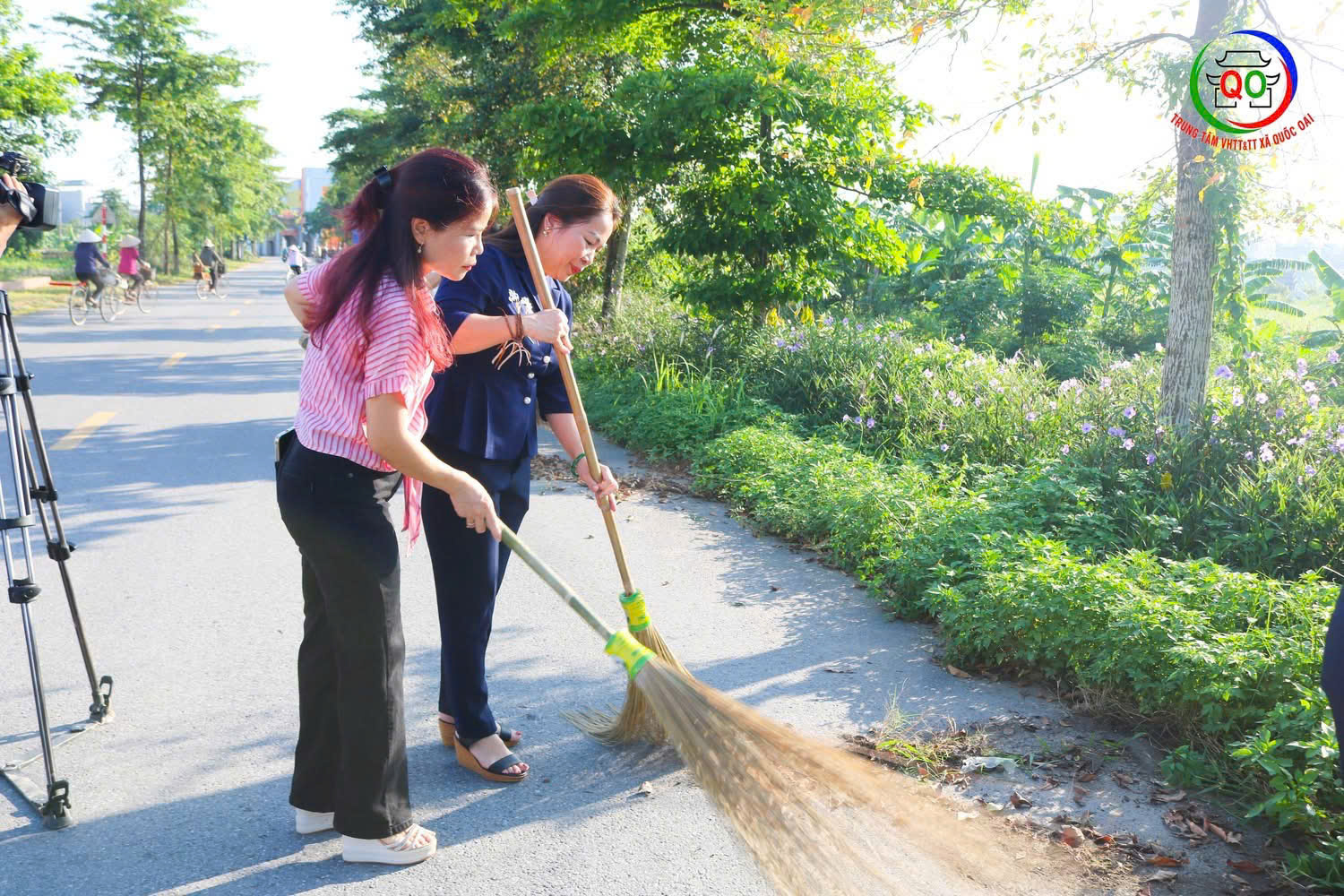 Xã Quốc Oai: Đồng loạt ra quân tổng vệ sinh môi trường - ảnh 14