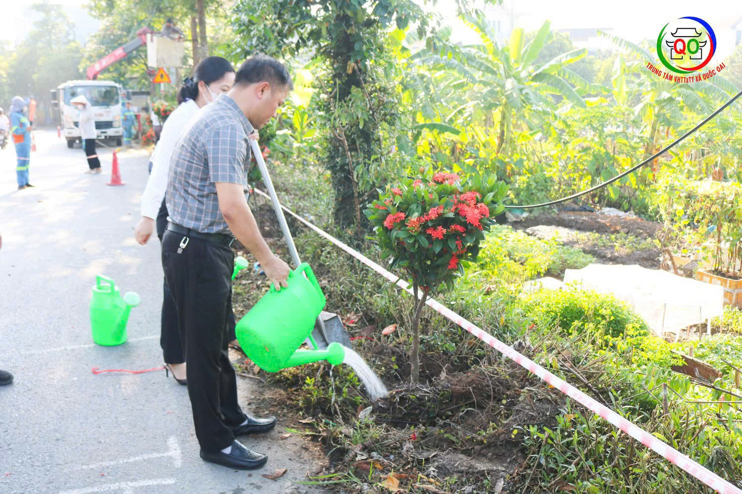 Xã Quốc Oai: Đồng loạt ra quân tổng vệ sinh môi trường - ảnh 10
