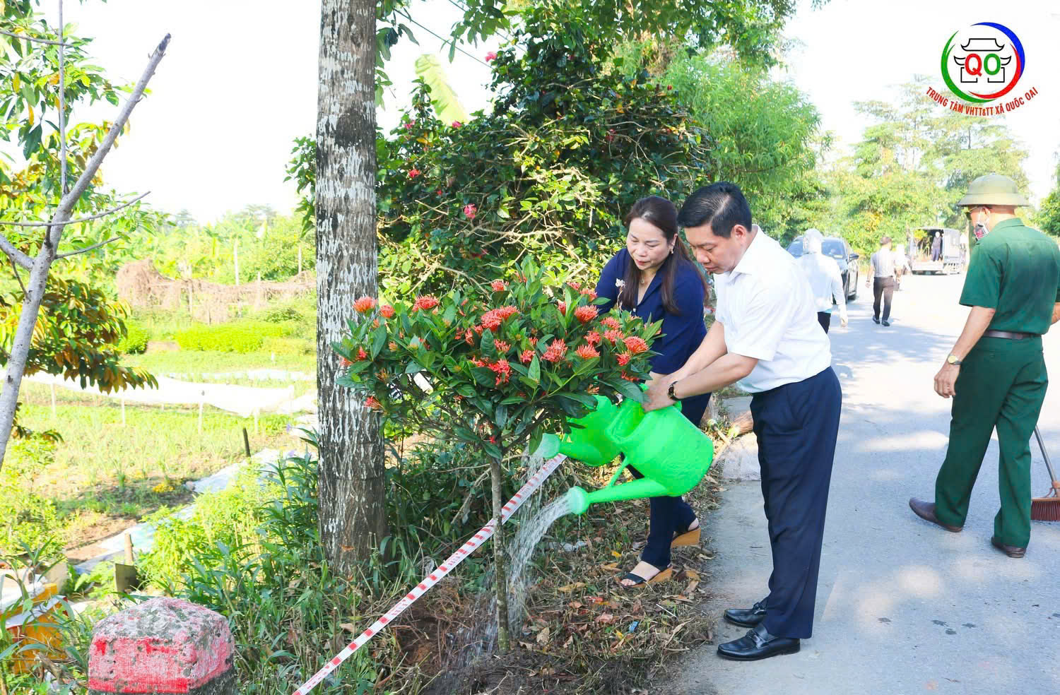 Xã Quốc Oai: Đồng loạt ra quân tổng vệ sinh môi trường - ảnh 8