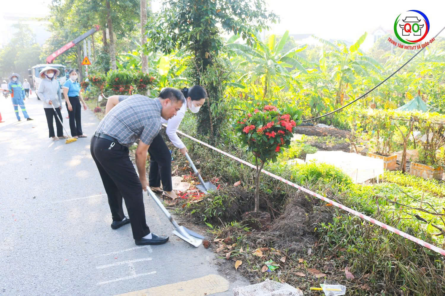 Xã Quốc Oai: Đồng loạt ra quân tổng vệ sinh môi trường - ảnh 6