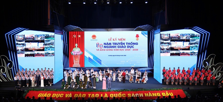 Sáng nay, gần 1,6 triệu thầy cô giáo và 26 triệu học sinh, sinh viên cả nước tham dự lễ khai giảng năm học mới - ảnh 3
