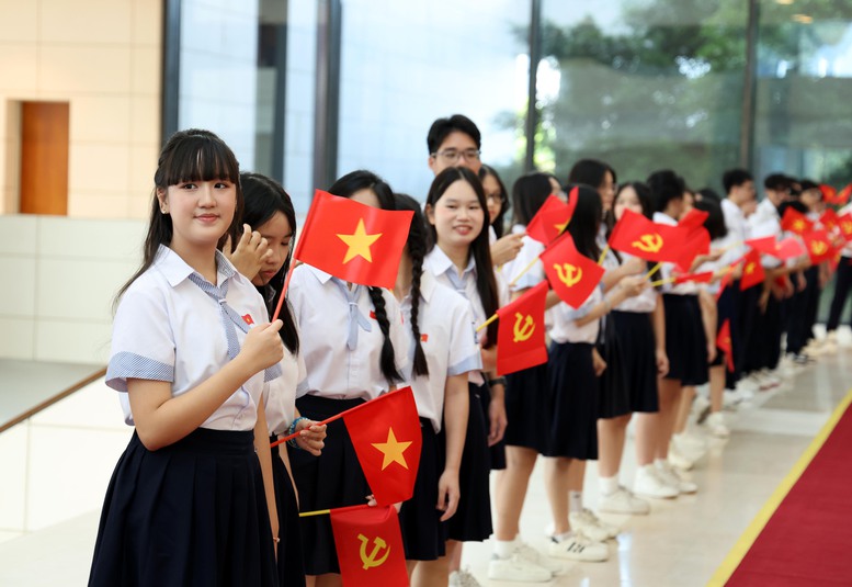 Sáng nay, gần 1,6 triệu thầy cô giáo và 26 triệu học sinh, sinh viên cả nước tham dự lễ khai giảng năm học mới - ảnh 2