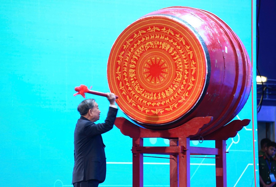Tổng Bí thư Tô Lâm đánh trống khai giảng năm học mới - ảnh 3
