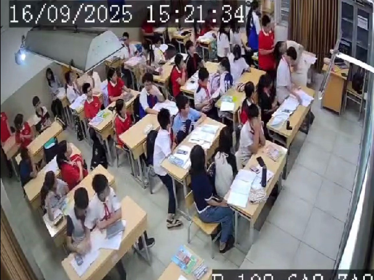 Bộ Giáo dục và Đào tạo lên tiếng về vụ việc học sinh có hành vi sai trái đối với giáo viên tại Hà Nội - ảnh 2