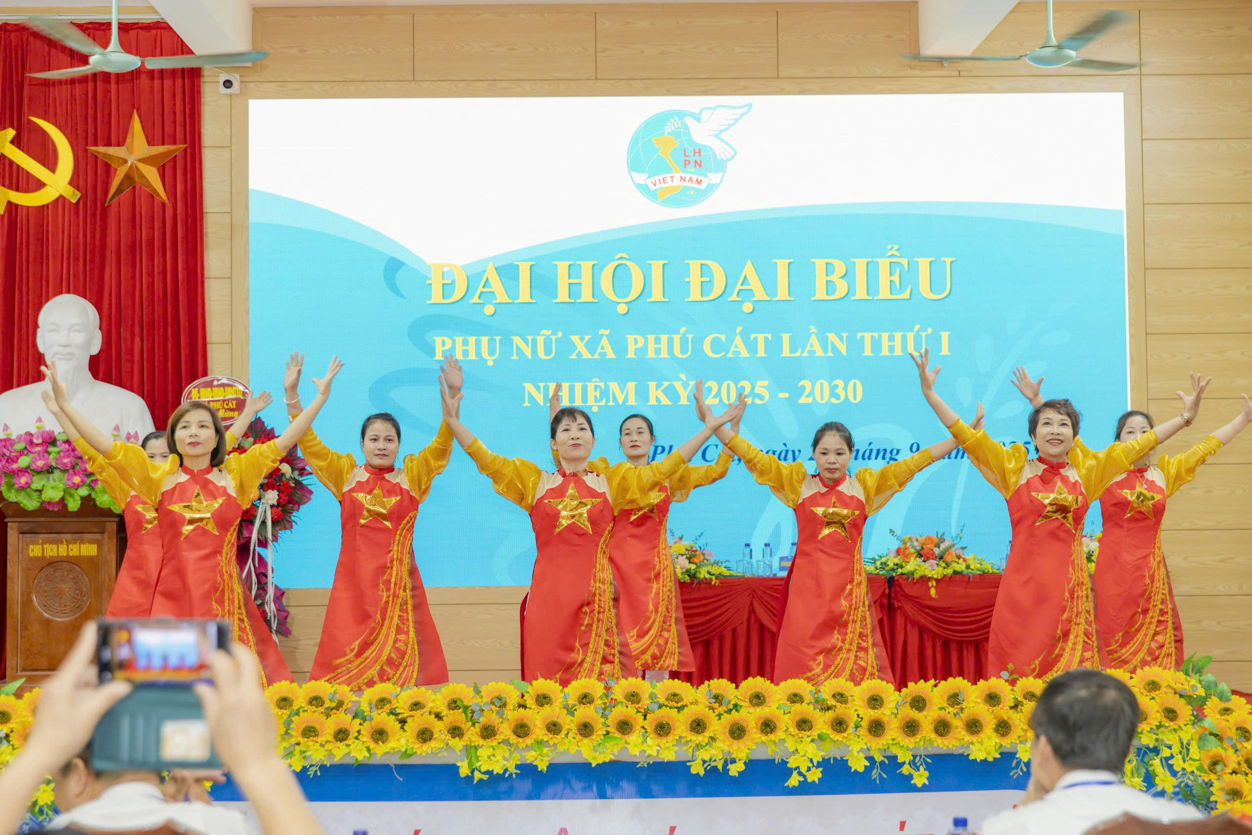 Phụ nữ Phú Cát chung sức xây dựng xã “Văn minh - Hiện đại”, cùng Thủ đô vươn mình trong kỷ nguyên mới - ảnh 13