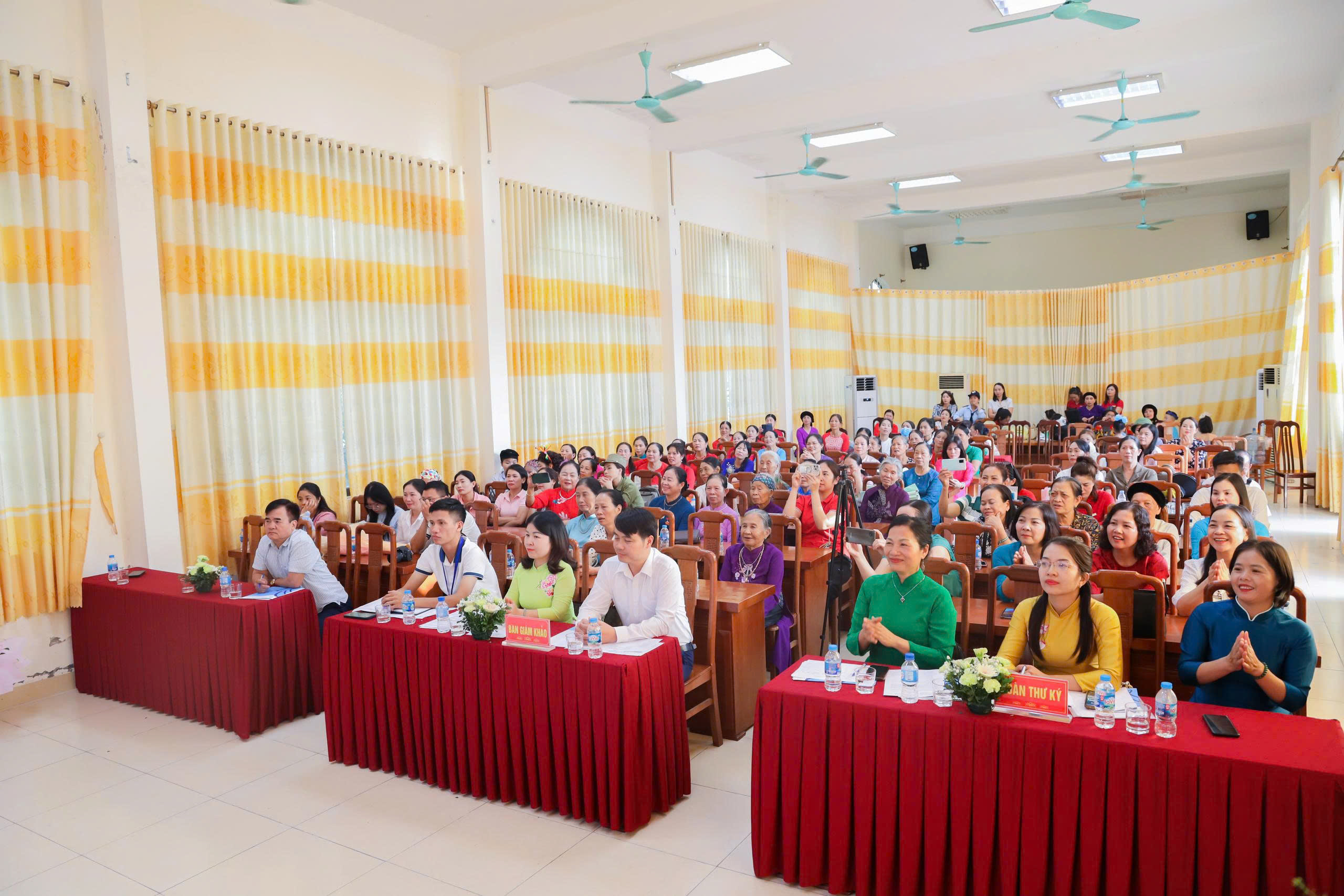 Hội LHPN Xã Hưng Đạo: Sôi nổi hội thi “Thu gom, phân loại và xử lý rác thải bảo vệ môi trường” - ảnh 1