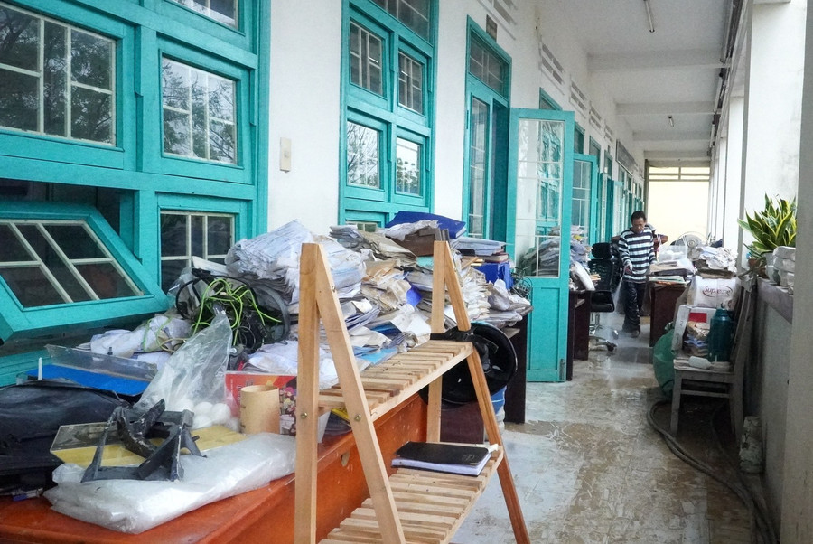 Bộ Giáo dục và Đào tạo sẽ cấp phát miễn phí toàn bộ sách giáo khoa cho học sinh vùng lũ - ảnh 1