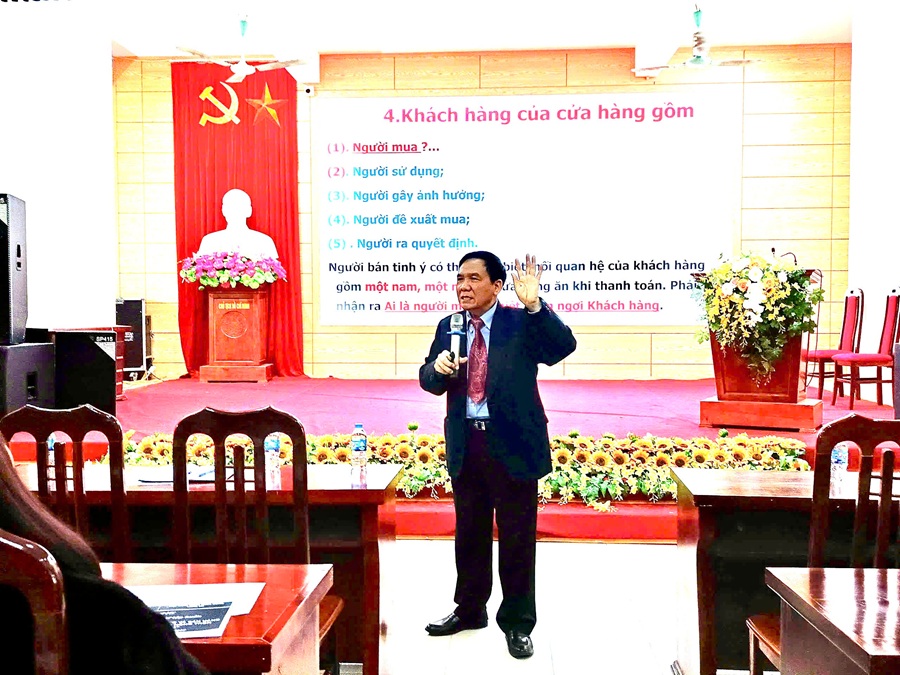 Tuyên truyền “kỹ năng maketing - kinh doanh bán hàng online”, phân loại xử lý rác thải cho hội viên - ảnh 4