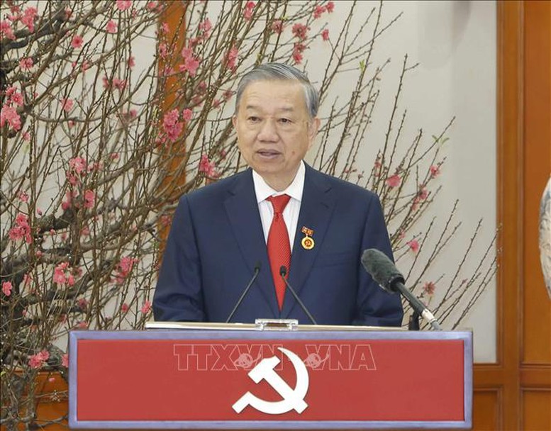 Lễ trao Huy hiệu 45 năm tuổi Đảng tặng Tổng Bí thư Tô Lâm - ảnh 3