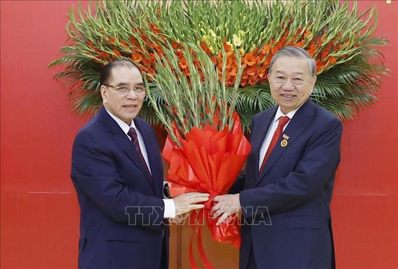 Lễ trao Huy hiệu 45 năm tuổi Đảng tặng Tổng Bí thư Tô Lâm - ảnh 4