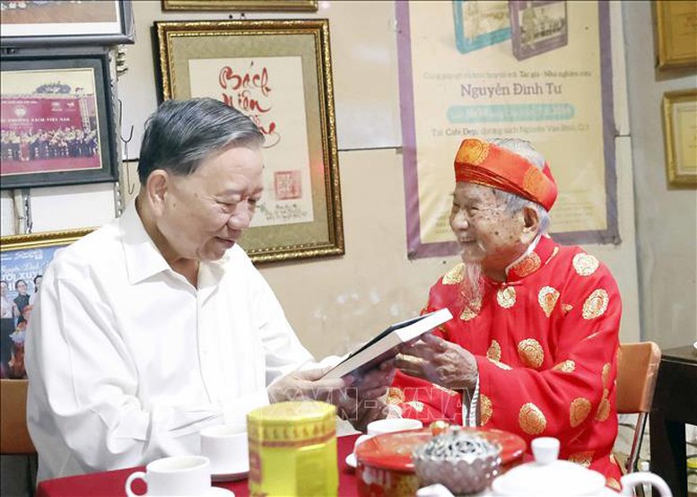 Tổng Bí thư Tô Lâm đến thăm, chúc Tết nhà nghiên cứu Nguyễn Đình Tư - ảnh 3
