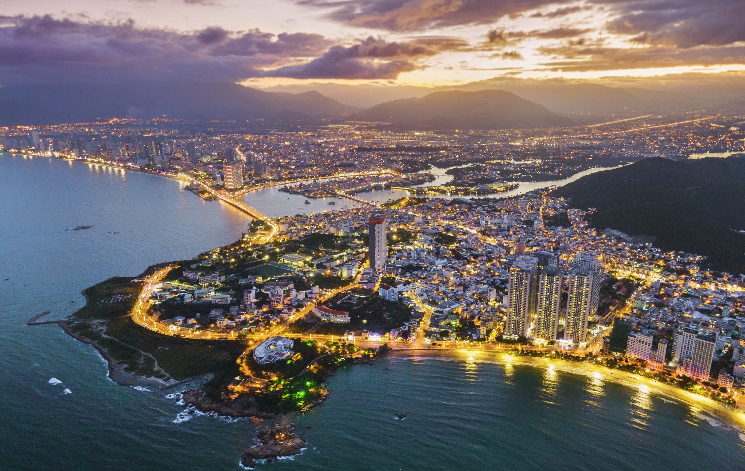 Bất động sản ven biển tăng nhiệt, Vịnh Ngọc Nha Trang hút vốn đầu tư - ảnh 1