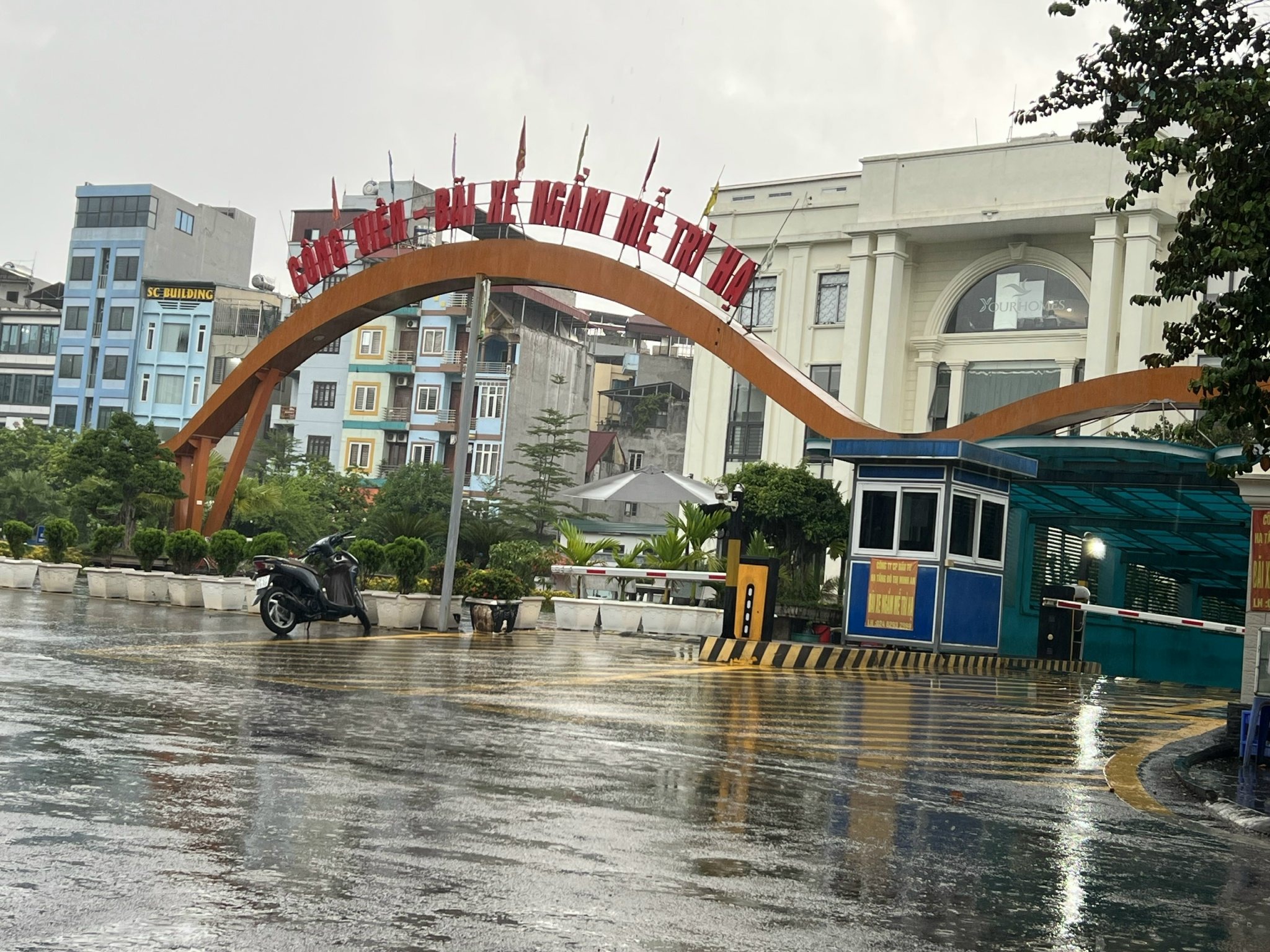 Vì sao Chủ đầu tư vẫn ngang nhiên “chống lệnh” dù bị đình chỉ hoạt động? - ảnh 1