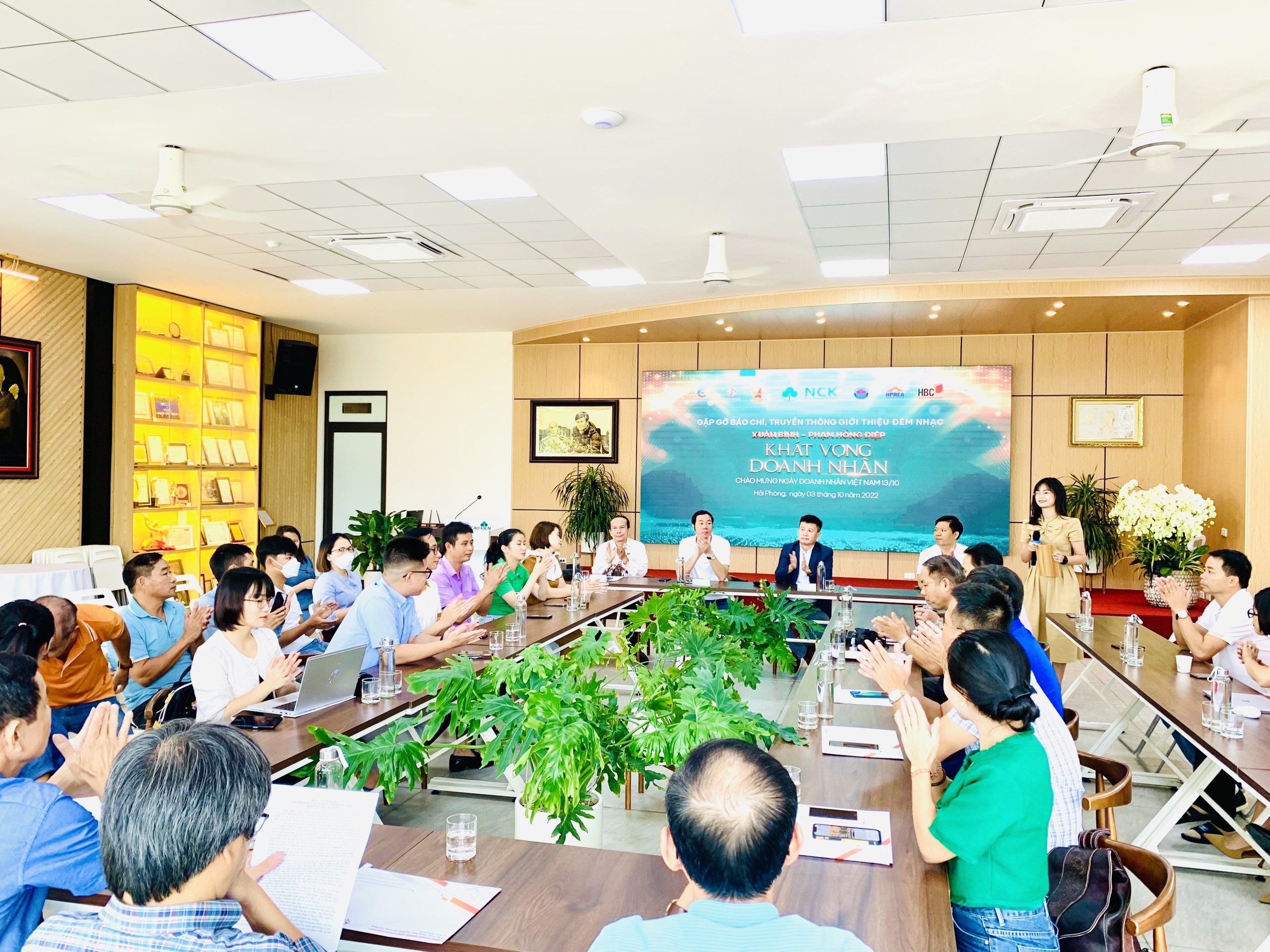 “Khát vọng doanh nhân” khắc họa nỗi niềm của doanh nhân đất cảng - ảnh 1