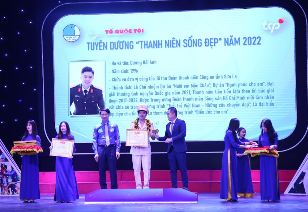 Vinh danh 56 gương thanh niên sống đẹp và 20 cán bộ Hội thanh niên tiêu biểu năm 2022 - ảnh 2