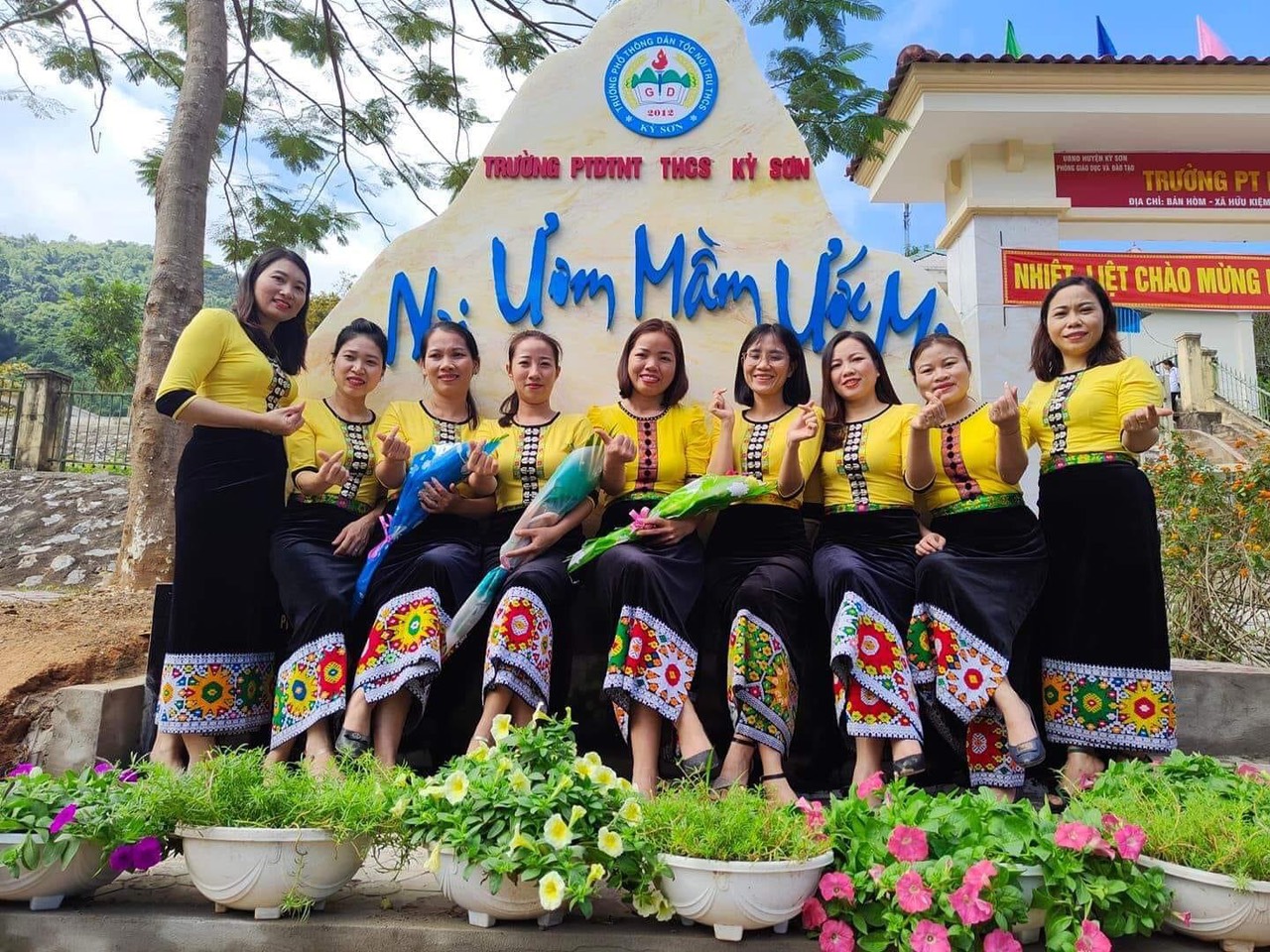 Cô giáo 8X trải lòng vì sự nghiệp “trồng người” ở vùng khó Kỳ Sơn - ảnh 4