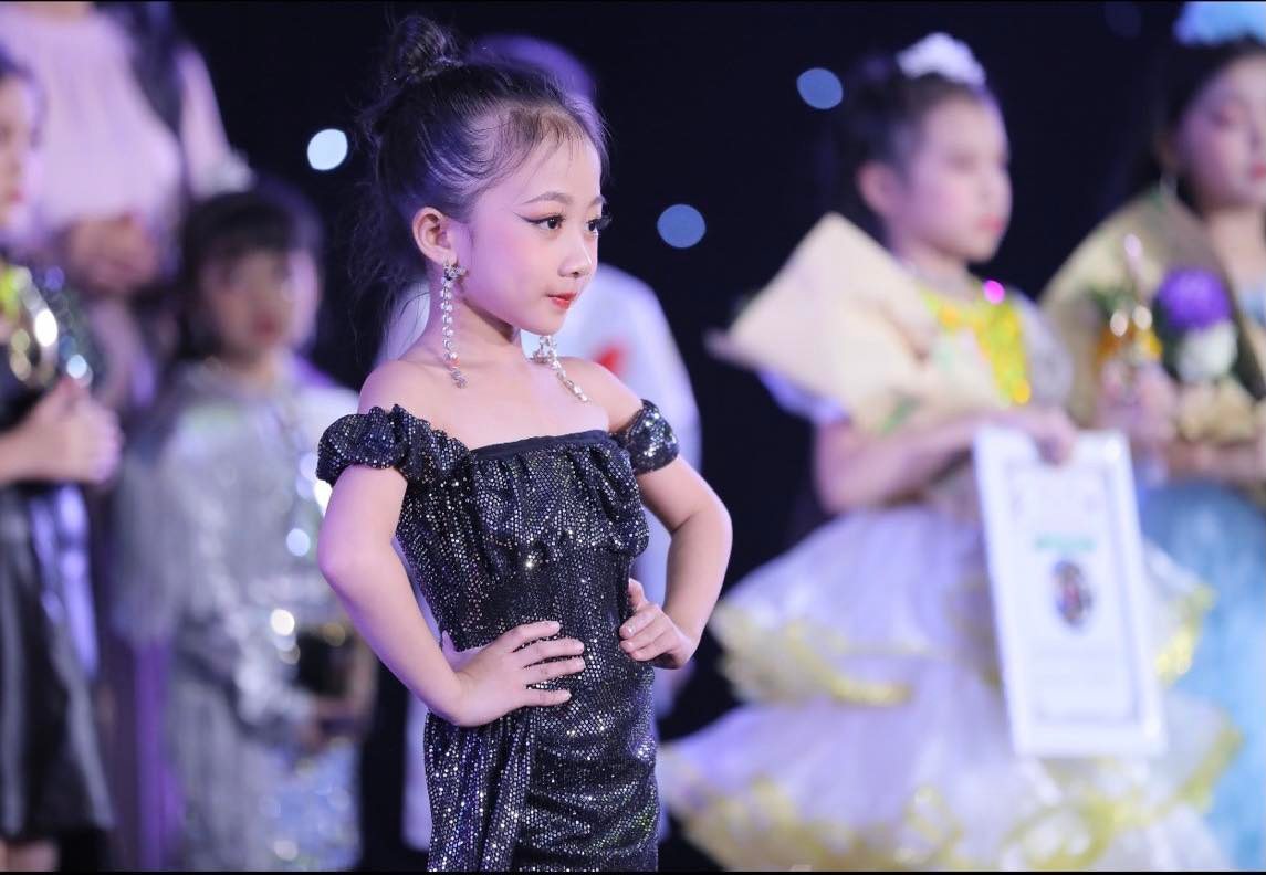 Mãn nhãn với loạt tiết mục xuất sắc tại chung kết “Người mẫu nhí Việt Nam” và giải thưởng “Ngôi sao nhí” 2022 - ảnh 6