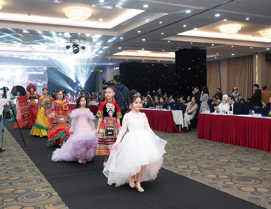 Mãn nhãn với loạt tiết mục xuất sắc tại chung kết “Người mẫu nhí Việt Nam” và giải thưởng “Ngôi sao nhí” 2022 - ảnh 2