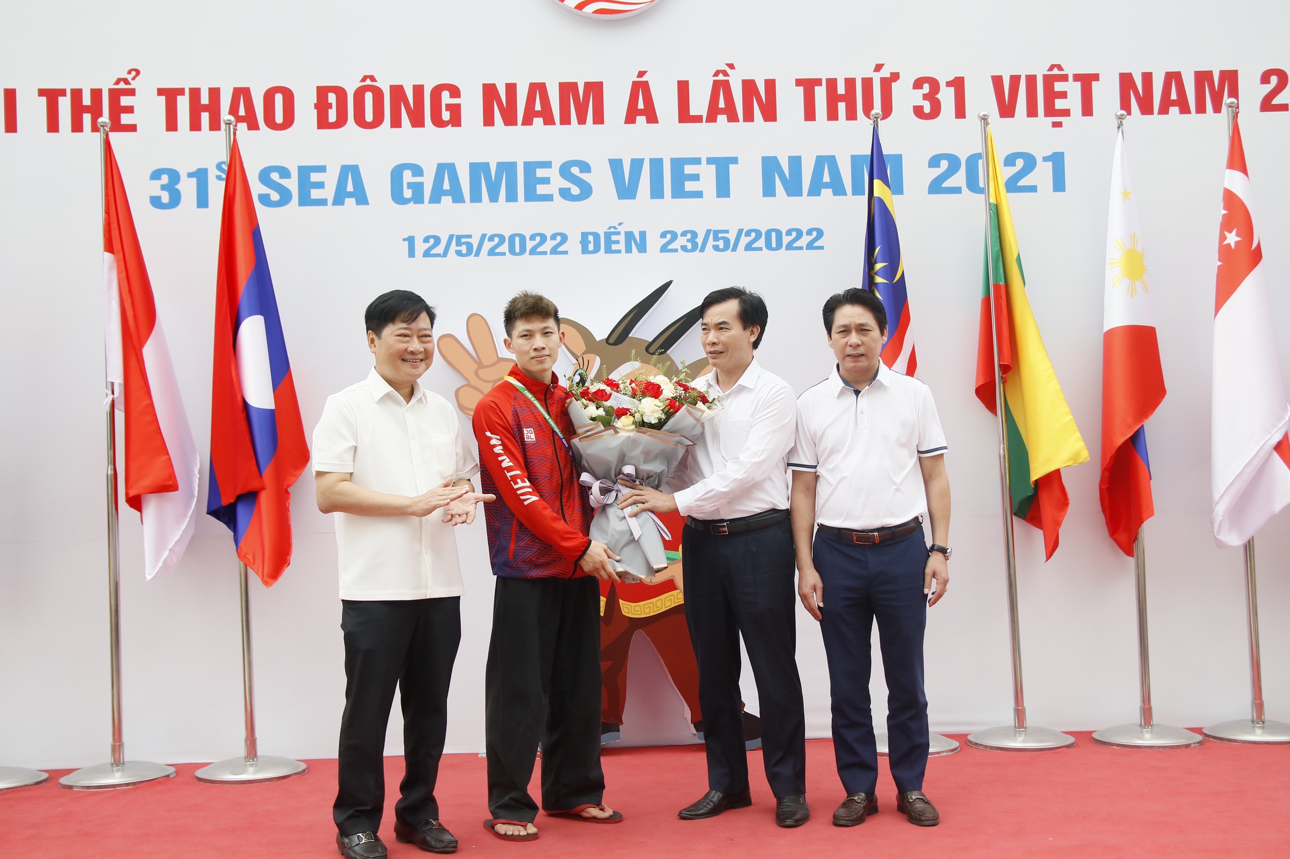 VĐV đầu tiên của quê hương Đất Tổ giành Huy chương Bạc cá nhân tại SEA Games 31 - ảnh 3
