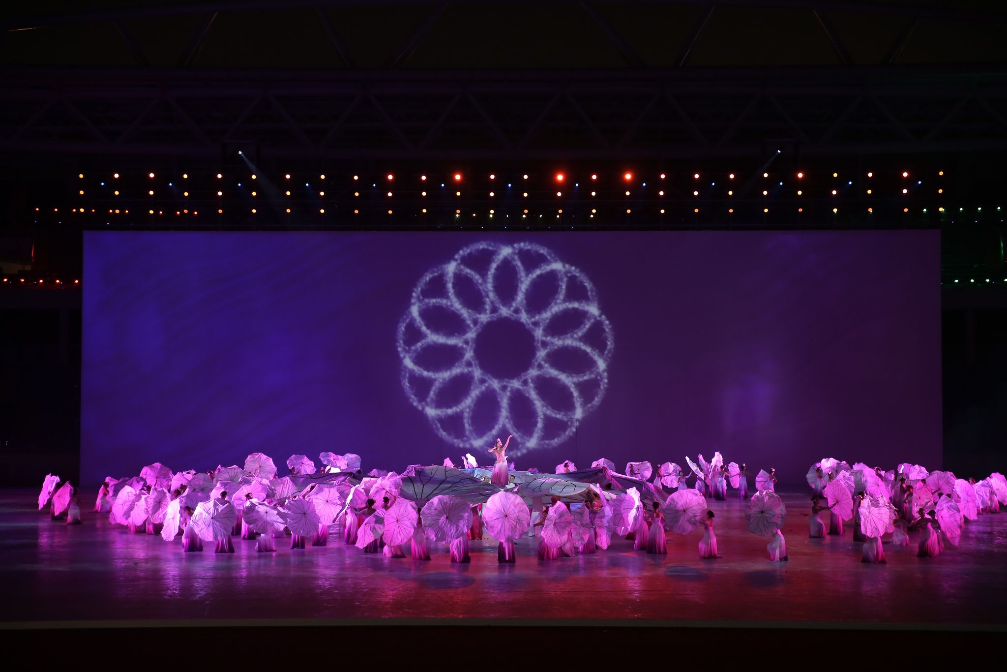 “Cùng tỏa sáng” tại Lễ khai mạc SEA Games 31 - ảnh 2