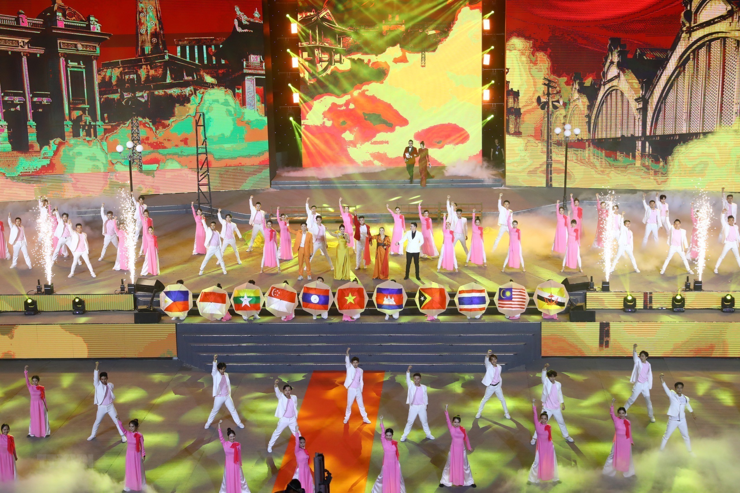 Bế mạc SEA Games 31: Lời chào, lời nhắn nhủ cùng “Hội tụ để tỏa sáng“ - ảnh 1