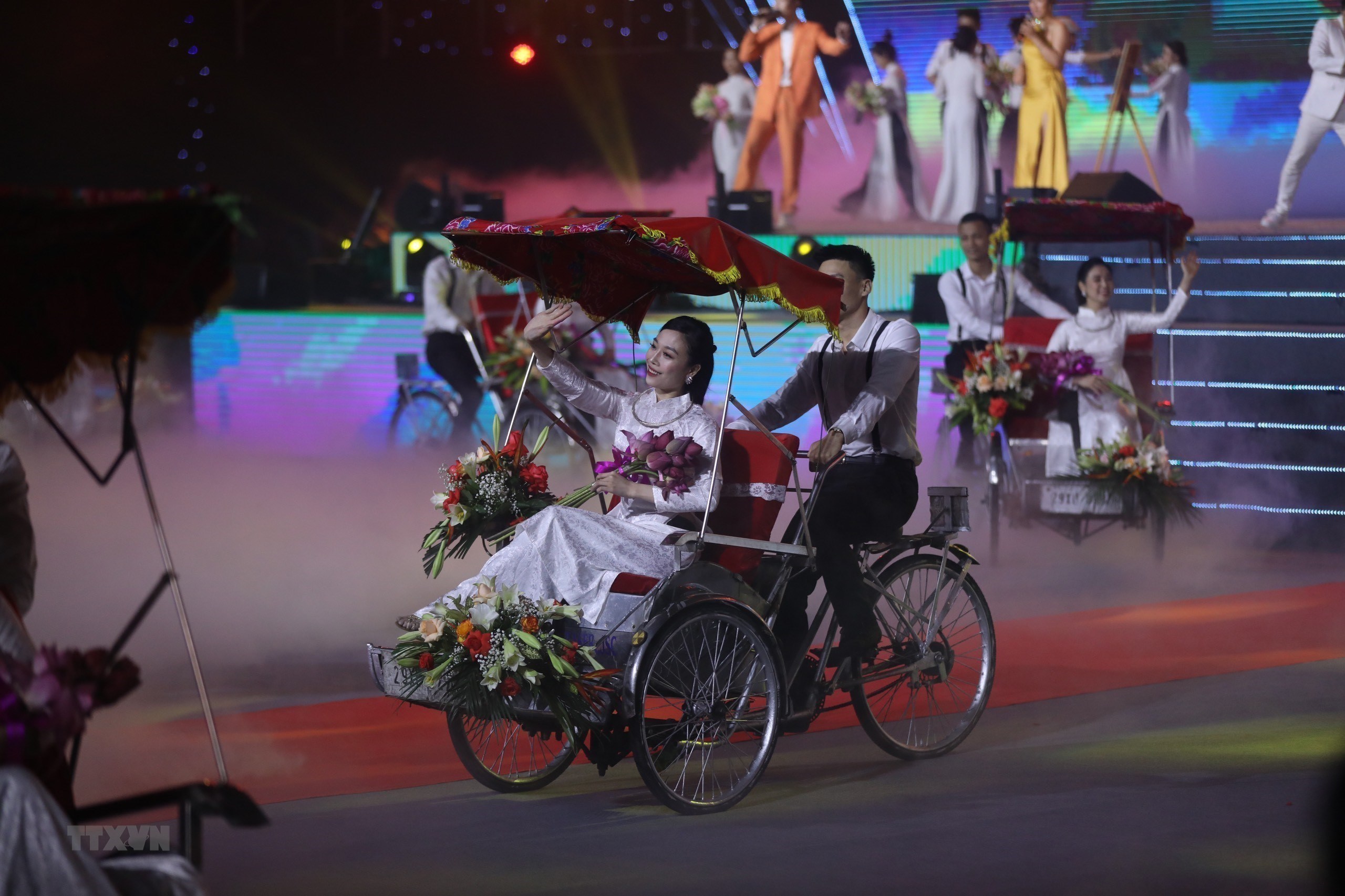 Bế mạc SEA Games 31: Lời chào, lời nhắn nhủ cùng “Hội tụ để tỏa sáng“ - ảnh 2