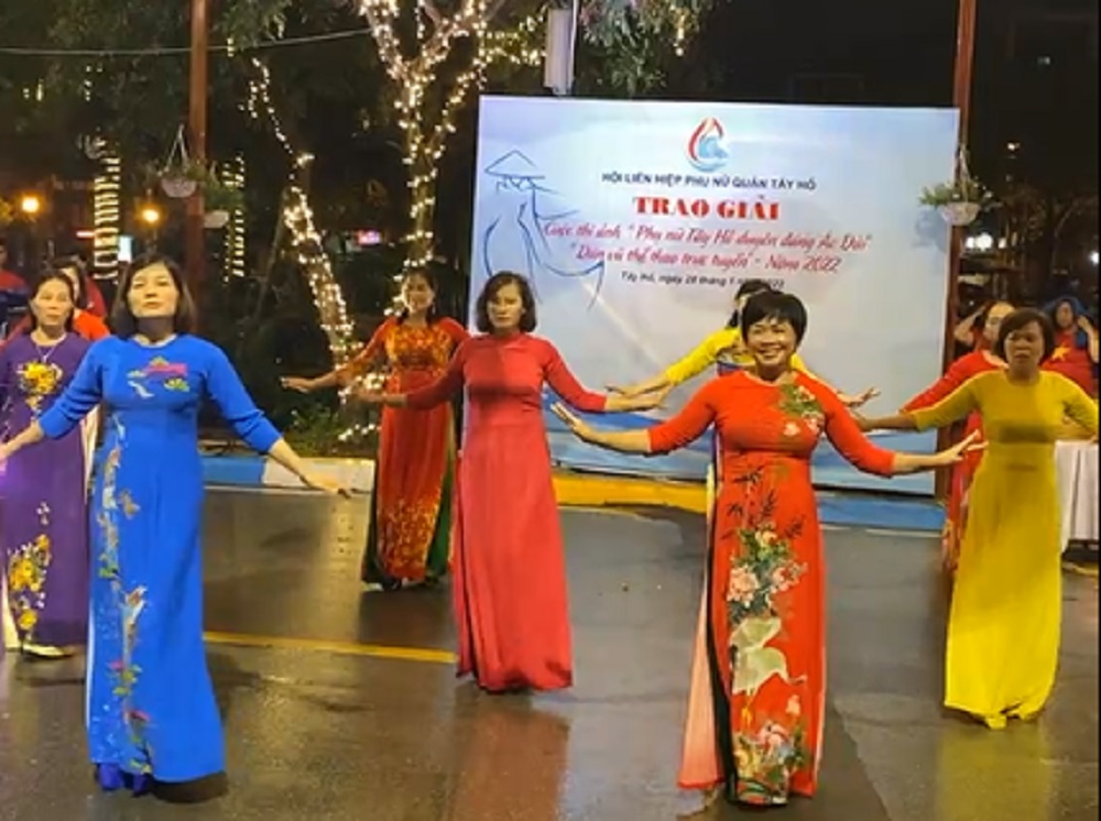 Phụ nữ Tây Hồ