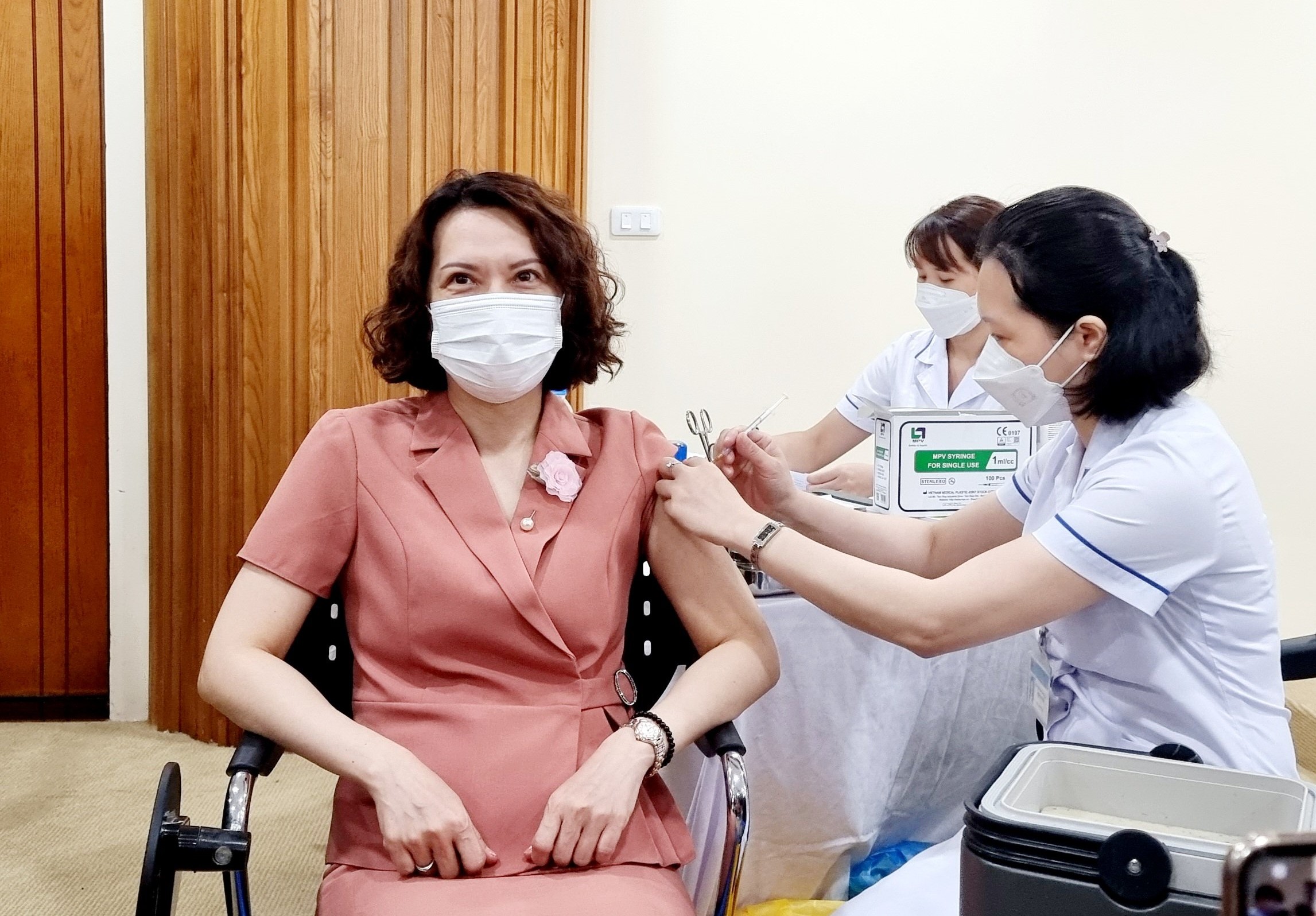 Tổng Liên đoàn lao động Việt Nam phát động tiêm vắc-xin Covid-19 mũi 3, mũi 4 - ảnh 3