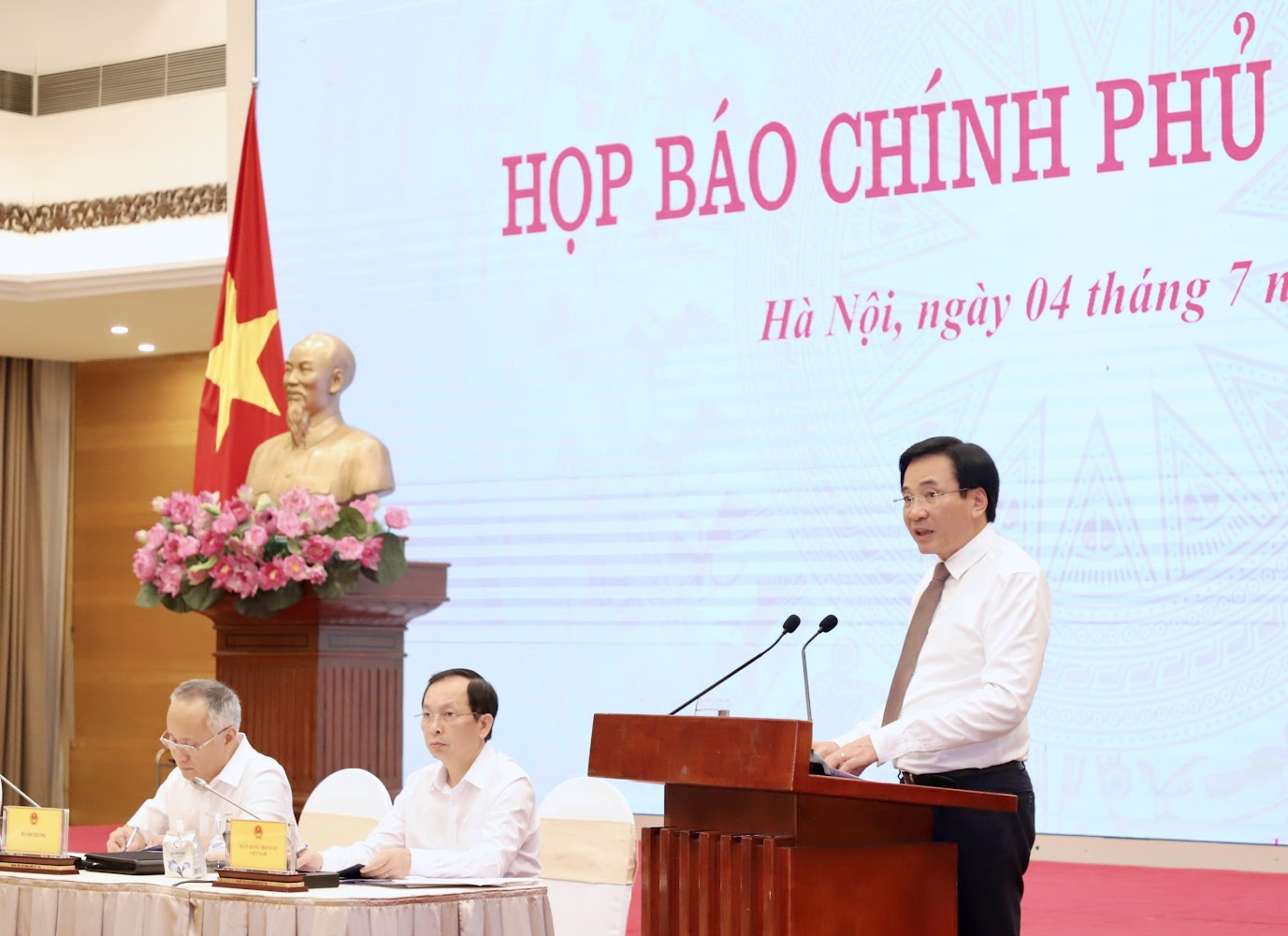 Kinh tế xã hội 6 tháng đầu năm khởi sắc trên hầu hết các lĩnh vực - ảnh 1