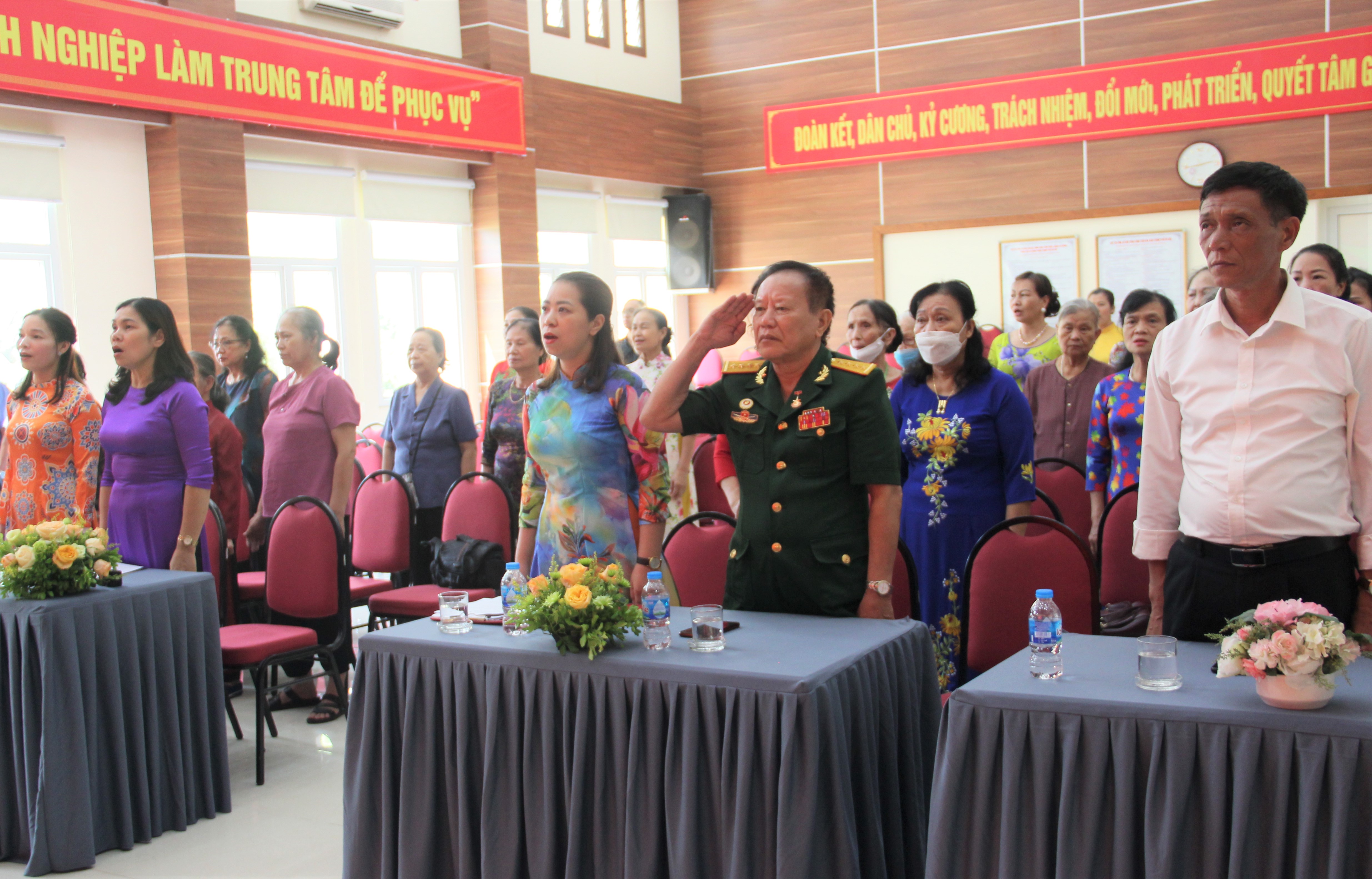 Hội LHPN phường Phú Thượng, Tây Hồ: Tri ân gia đình chính sách, người có công với cách mạng - ảnh 1