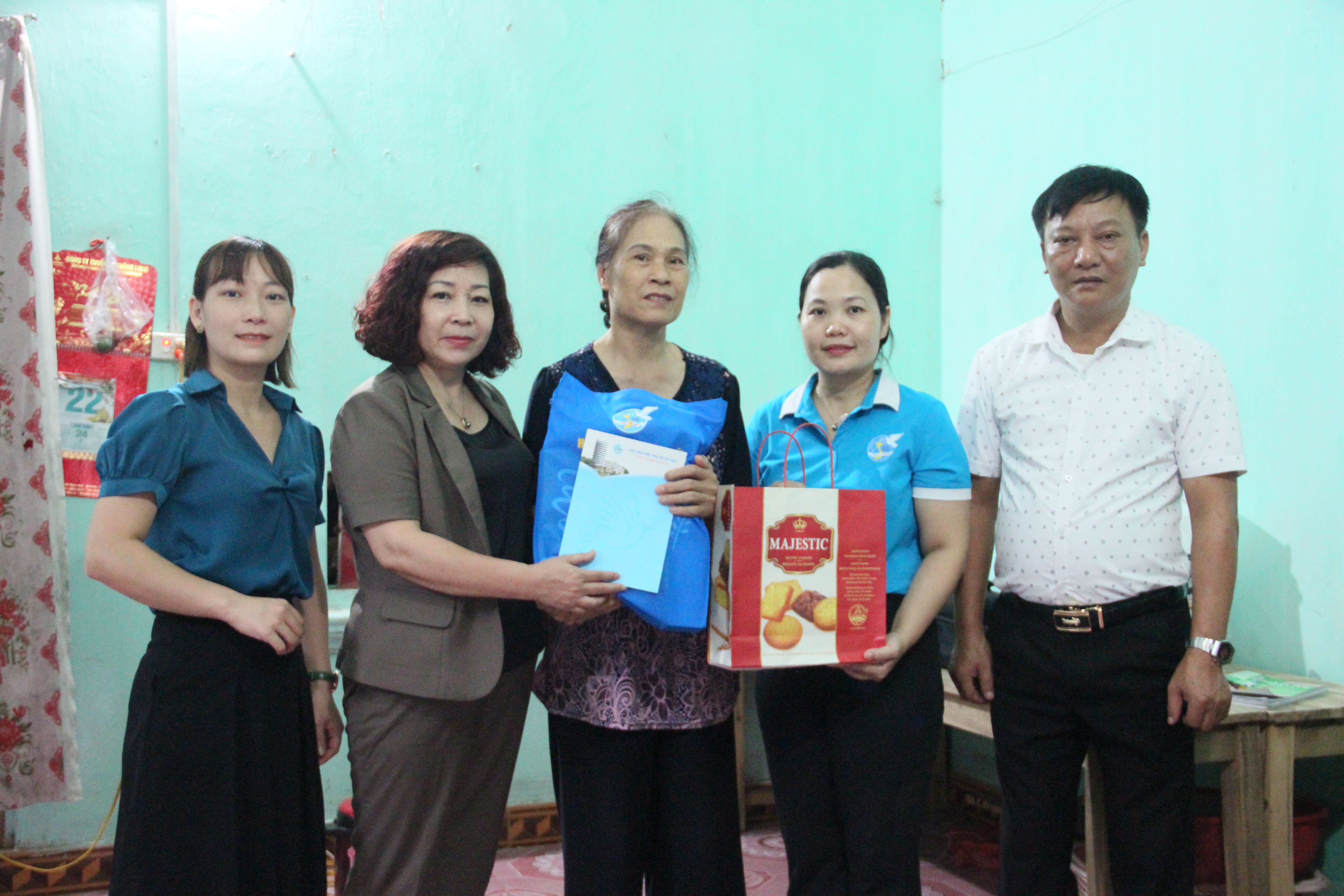 Hội LHPN Hà Nội: Thăm, tri ân người có công với cách mạng tại huyện Quốc Oai, Hoài Đức - ảnh 9